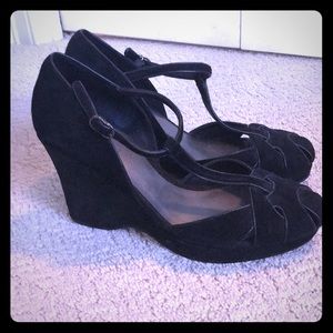 Black suede dress shoes.